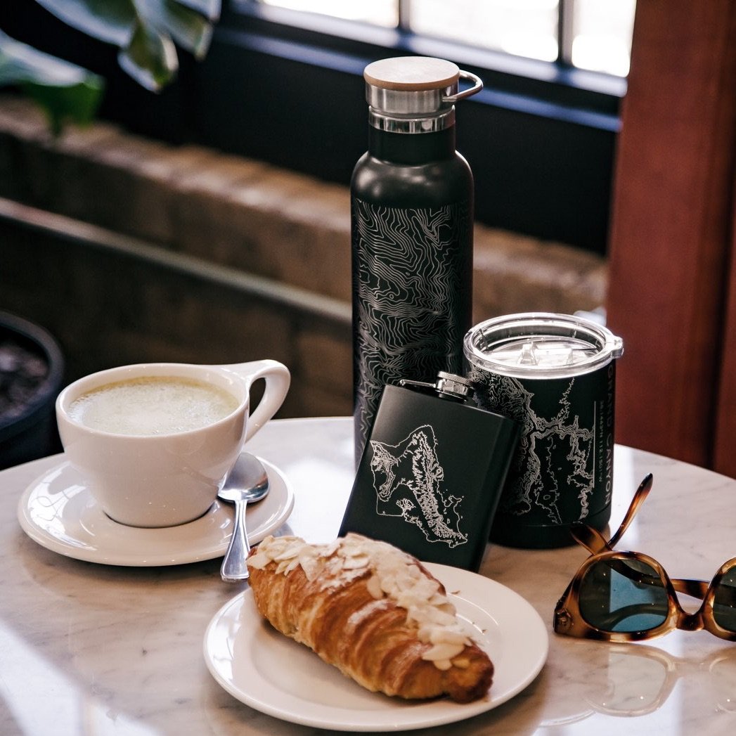 Oahu - Hawaii Map Bottle with Bamboo Top in Matte Black