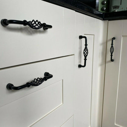 Kitchen Cabinet - Drawer Pulls & Door Furniture Handles in Black ~1330