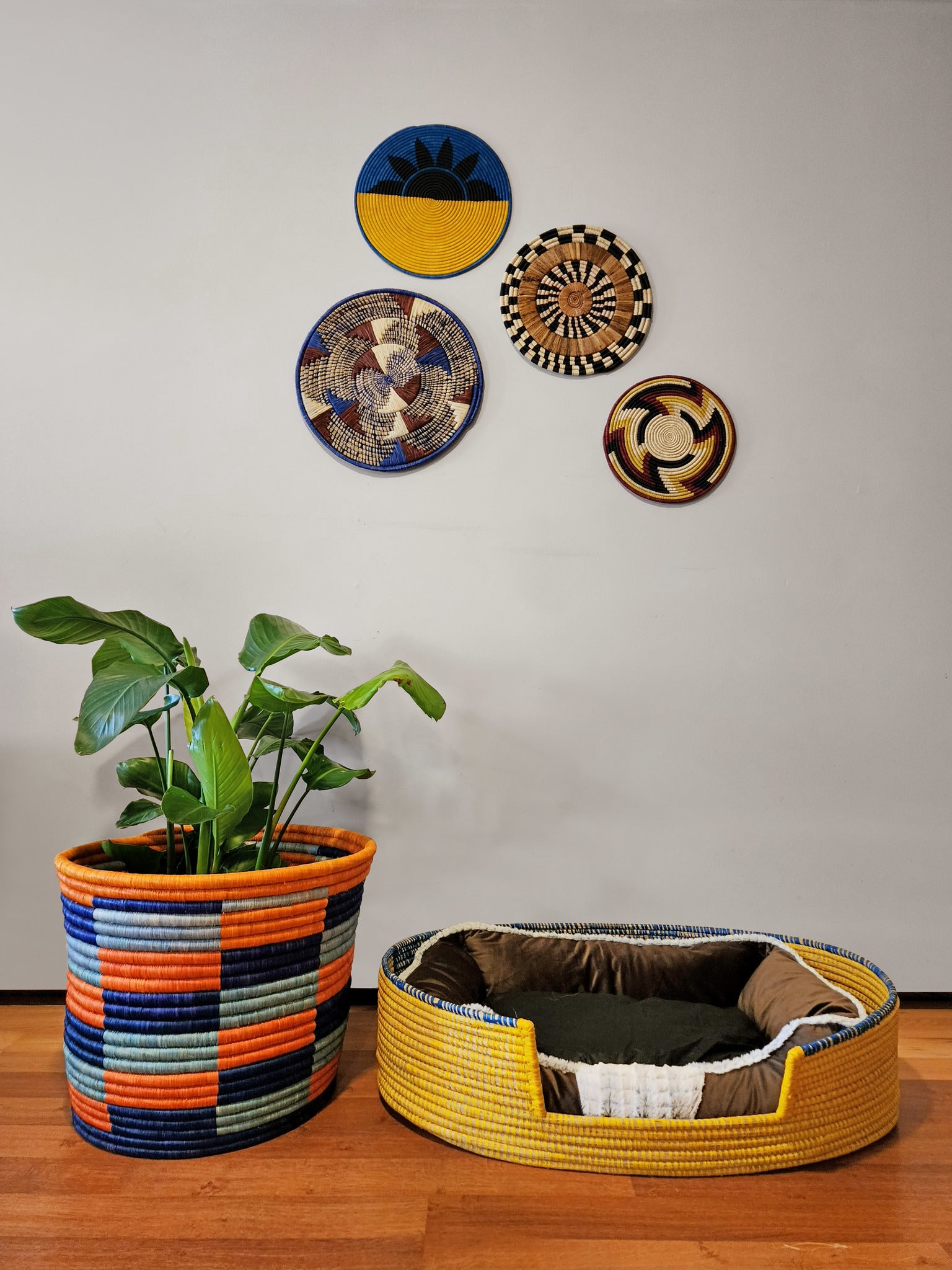 Dhahabu Handcrafted Eco-Friendly Pet Bed. Secondary image